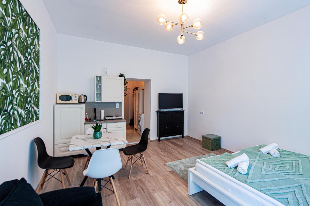 My City Apartment- Vienna Jungle Room ภายนอก รูปภาพ